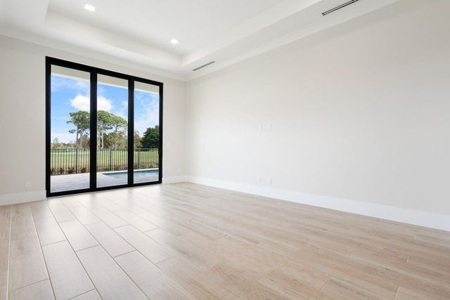 109 SE Via Verona, Port St. Lucie, FL 34984