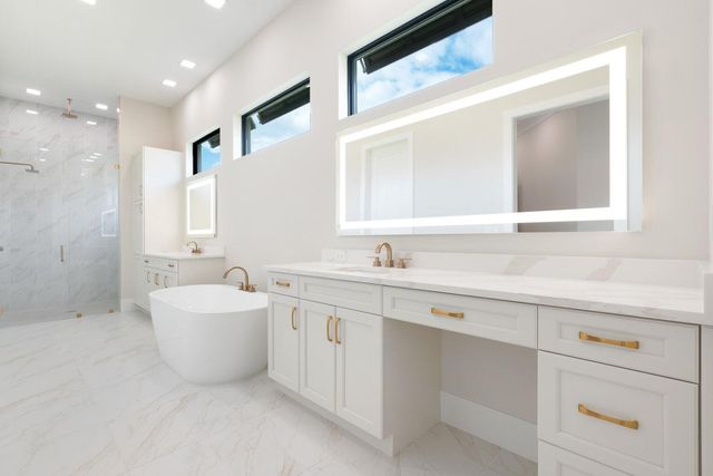 109 SE Via Verona, Port St. Lucie, FL 34984