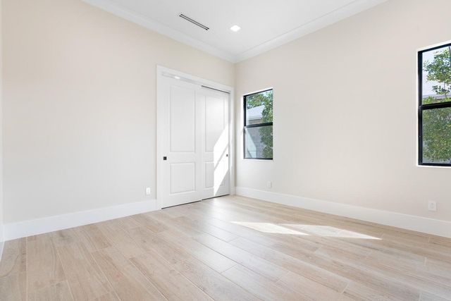 109 SE Via Verona, Port St. Lucie, FL 34984