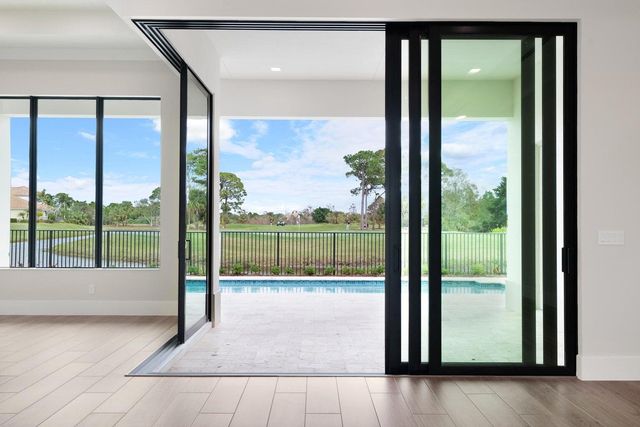 109 SE Via Verona, Port St. Lucie, FL 34984