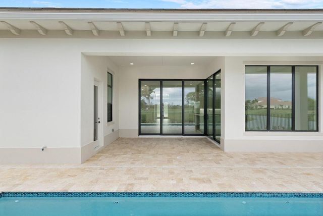 109 SE Via Verona, Port St. Lucie, FL 34984