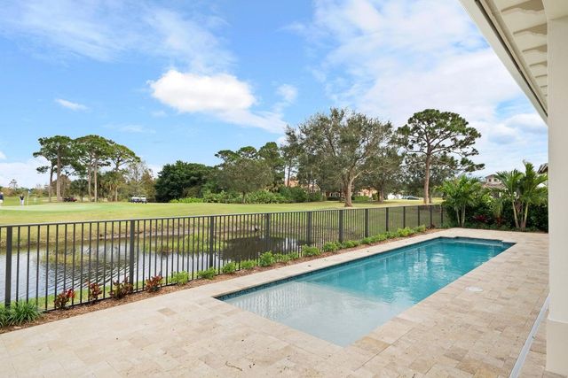 109 SE Via Verona, Port St. Lucie, FL 34984
