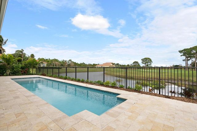 109 SE Via Verona, Port St. Lucie, FL 34984
