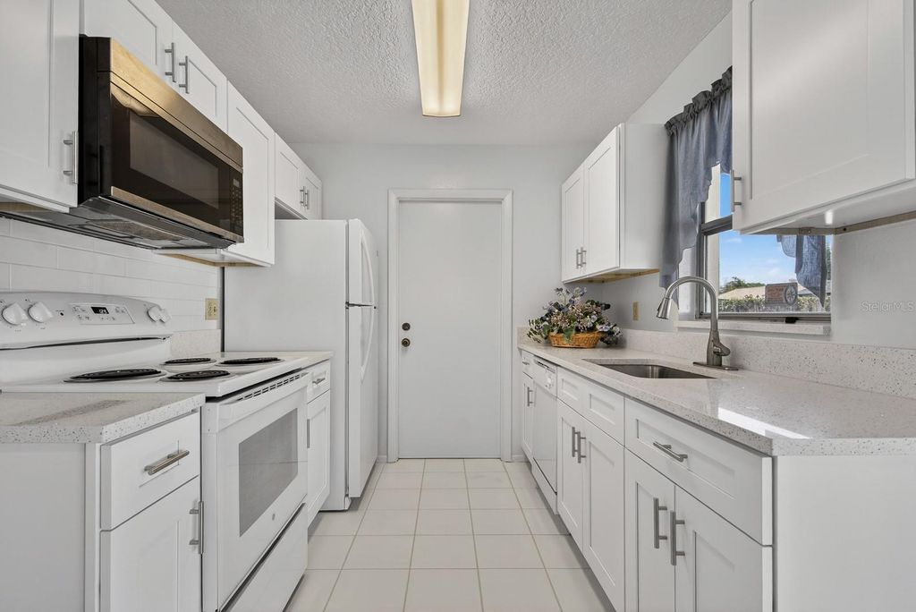 Image 13 of property listing at 13816 PATHFINDER DRIVE, Tampa, FL 33625