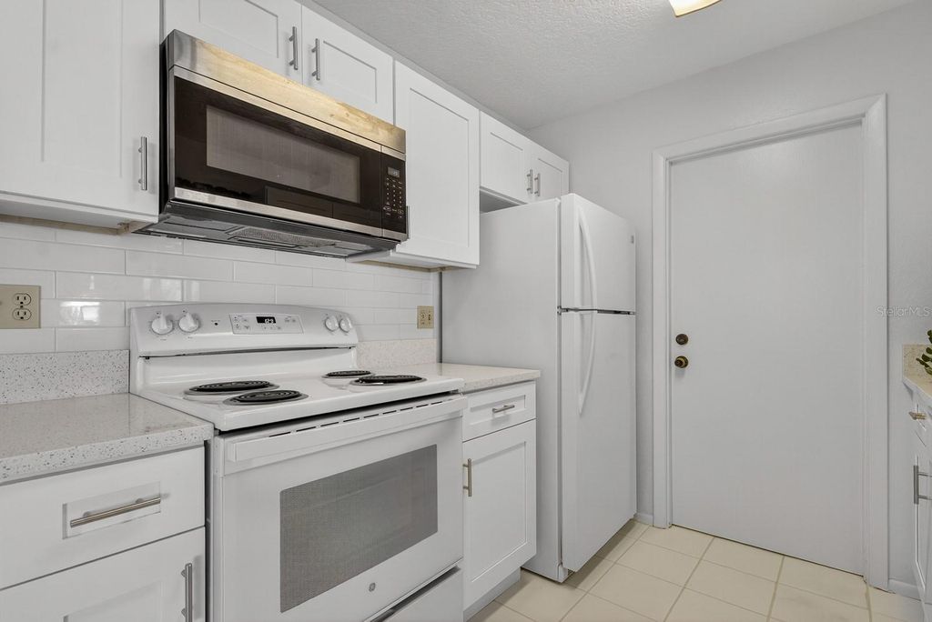 Image 14 of property listing at 13816 PATHFINDER DRIVE, Tampa, FL 33625