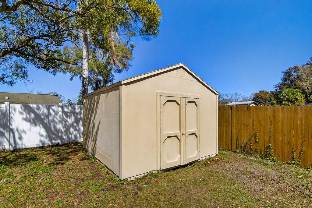 Image 42 of property listing at 13816 PATHFINDER DRIVE, Tampa, FL 33625