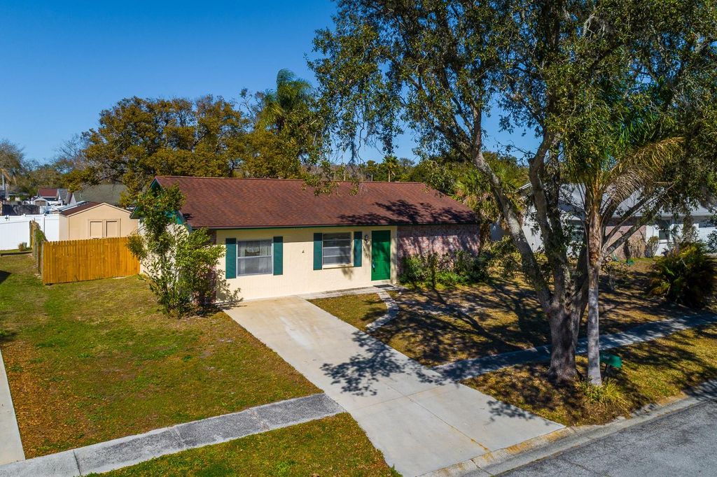 Image 52 of property listing at 13816 PATHFINDER DRIVE, Tampa, FL 33625