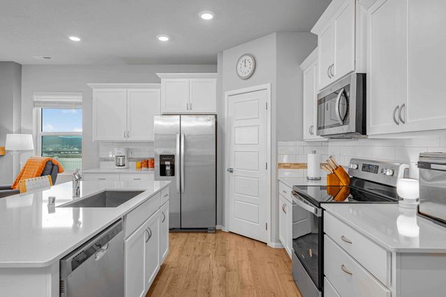 20754 E VALLEY VISTA Dr, Liberty Lake, WA 99019