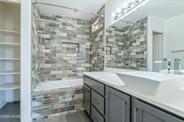 8999 E Fairway Groves Drive, Tucson, AZ 85730