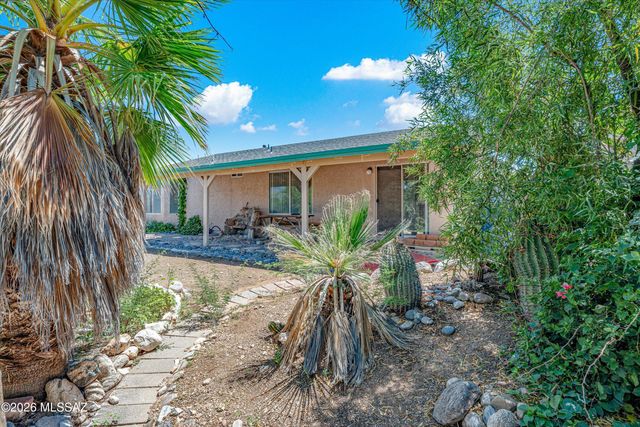 8999 E Fairway Groves Drive, Tucson, AZ 85730