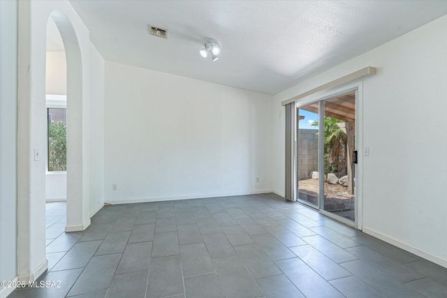 8999 E Fairway Groves Drive, Tucson, AZ 85730