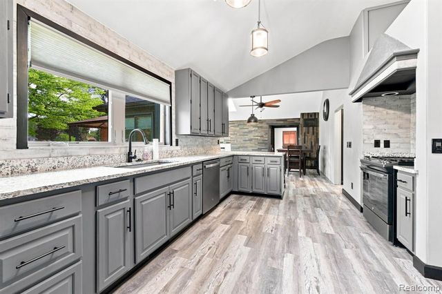 25800 N River Road, Harrison Twp, MI 48045