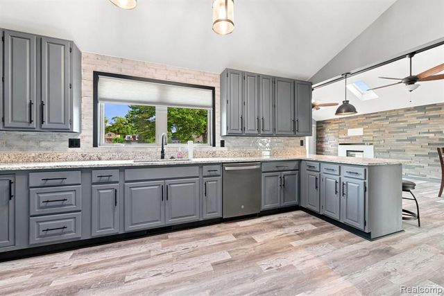 25800 N River Road, Harrison Twp, MI 48045
