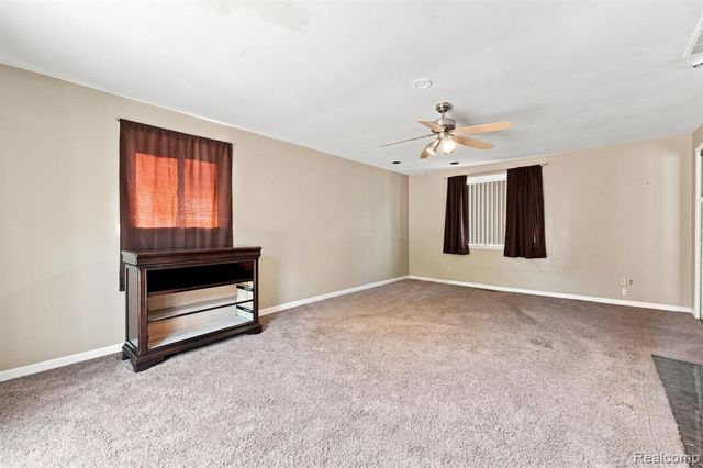 25800 N River Road, Harrison Twp, MI 48045
