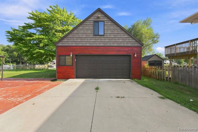 25800 N River Road, Harrison Twp, MI 48045