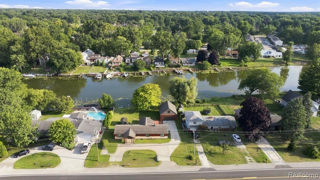25800 N River Road, Harrison Twp, MI 48045
