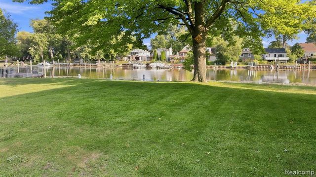 25800 N River Road, Harrison Twp, MI 48045