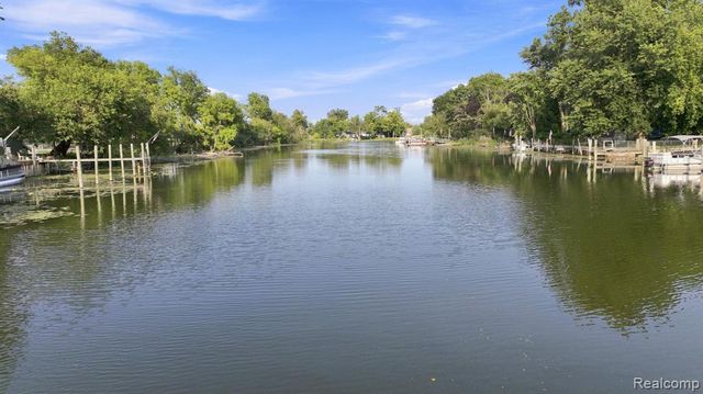 25800 N River Road, Harrison Twp, MI 48045