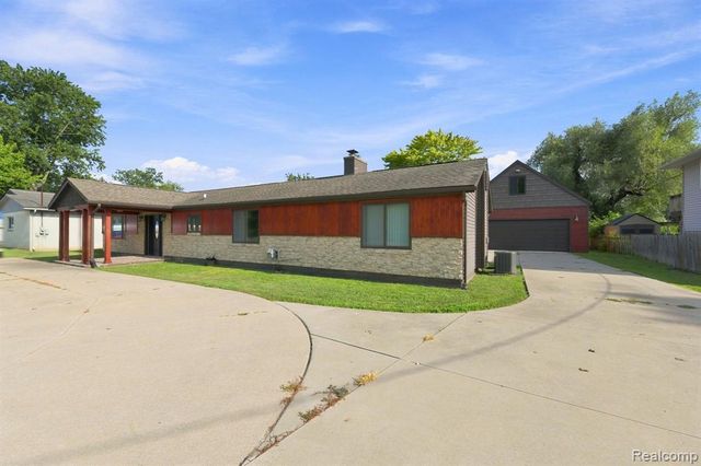 25800 N River Road, Harrison Twp, MI 48045