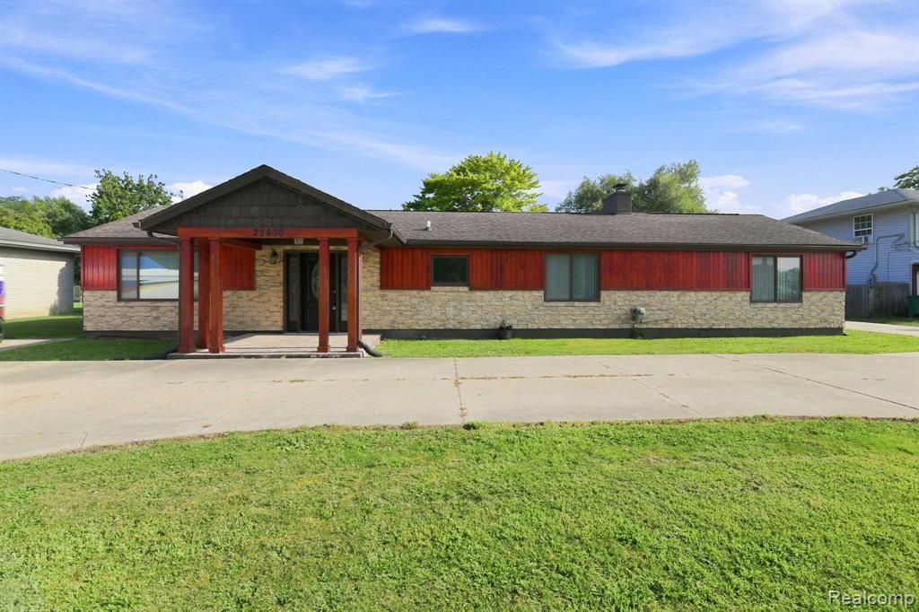 25800 N River Road, Harrison Twp, MI 48045