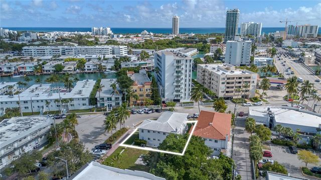 7124 Bay Dr, Miami Beach, FL 33141