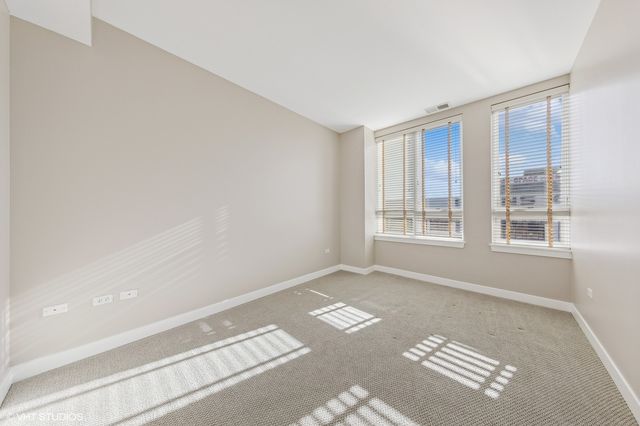 6000 N Cicero Avenue 515, Chicago, IL 60646