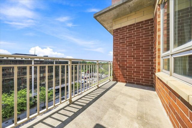 6000 N Cicero Avenue 515, Chicago, IL 60646