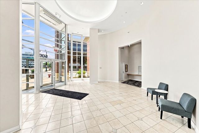 6000 N Cicero Avenue 515, Chicago, IL 60646