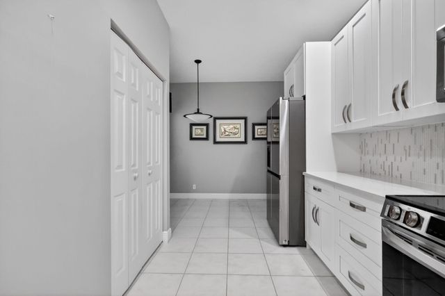 10564 Royal Caribbean Circle, Boynton Beach, FL 33437