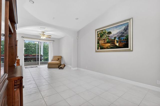 10564 Royal Caribbean Circle, Boynton Beach, FL 33437