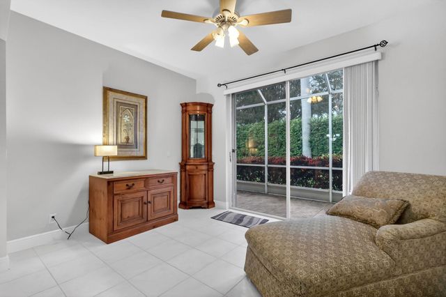 10564 Royal Caribbean Circle, Boynton Beach, FL 33437