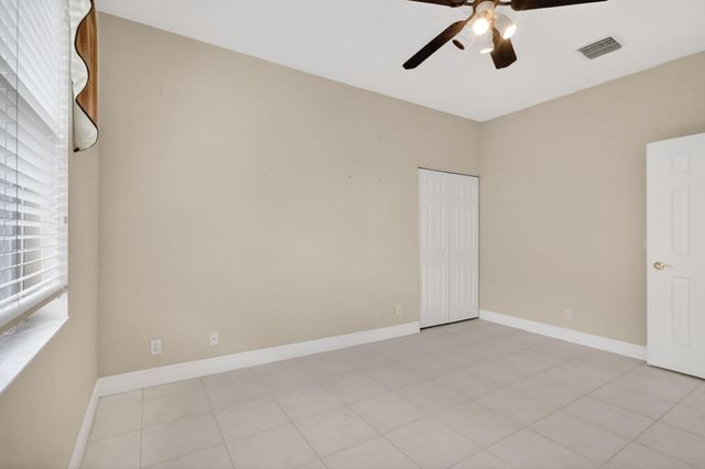 10564 Royal Caribbean Circle, Boynton Beach, FL 33437