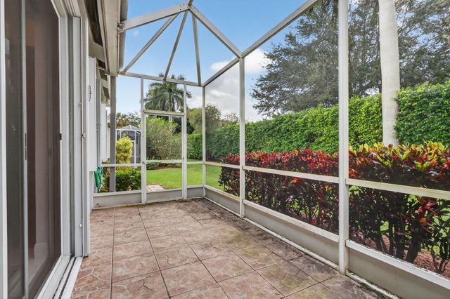 10564 Royal Caribbean Circle, Boynton Beach, FL 33437