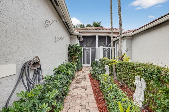 10564 Royal Caribbean Circle, Boynton Beach, FL 33437