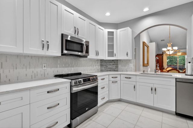 10564 Royal Caribbean Circle, Boynton Beach, FL 33437