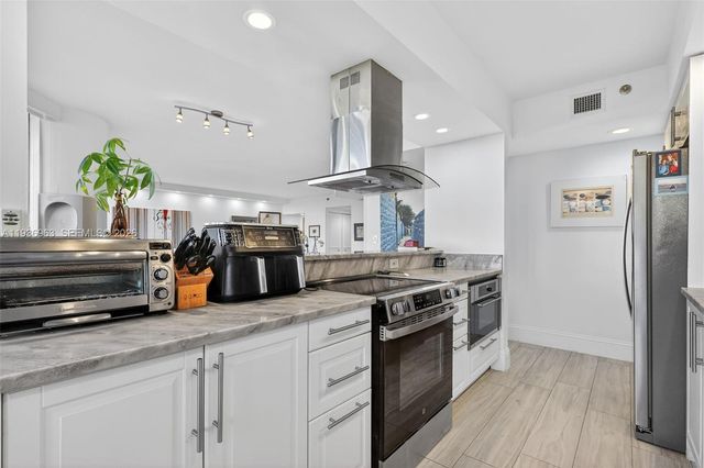 1000 Island Blvd 707, Aventura, FL 33160