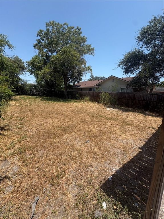 4030 Lou St, Corpus Christi, TX 78405 — exterior