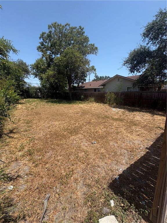 4030 Lou St, Corpus Christi, TX 78405 — photo 2