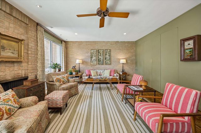 5000 Longmont Drive 14, Houston, TX 77056