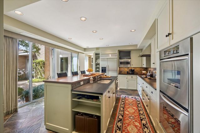 5000 Longmont Drive 14, Houston, TX 77056