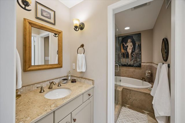 5000 Longmont Drive 14, Houston, TX 77056