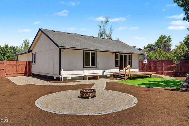 62803 Snowcap Court, Bend, OR 97701