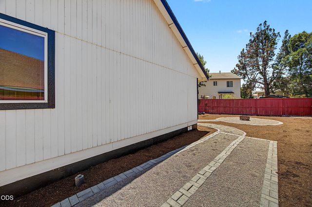 62803 Snowcap Court, Bend, OR 97701