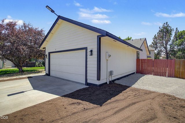 62803 Snowcap Court, Bend, OR 97701