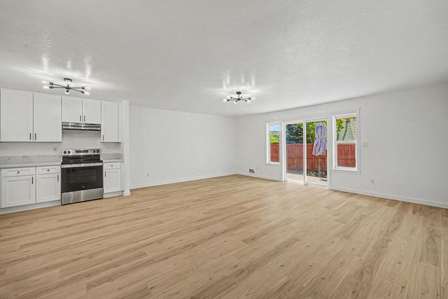 62803 Snowcap Court, Bend, OR 97701