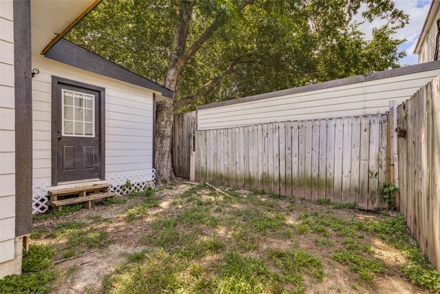 504 Davis Street, Gainesville, TX 76240