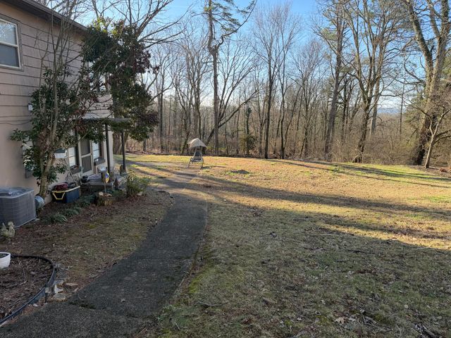 948 James Boulevard, Signal Mountain, TN 37377