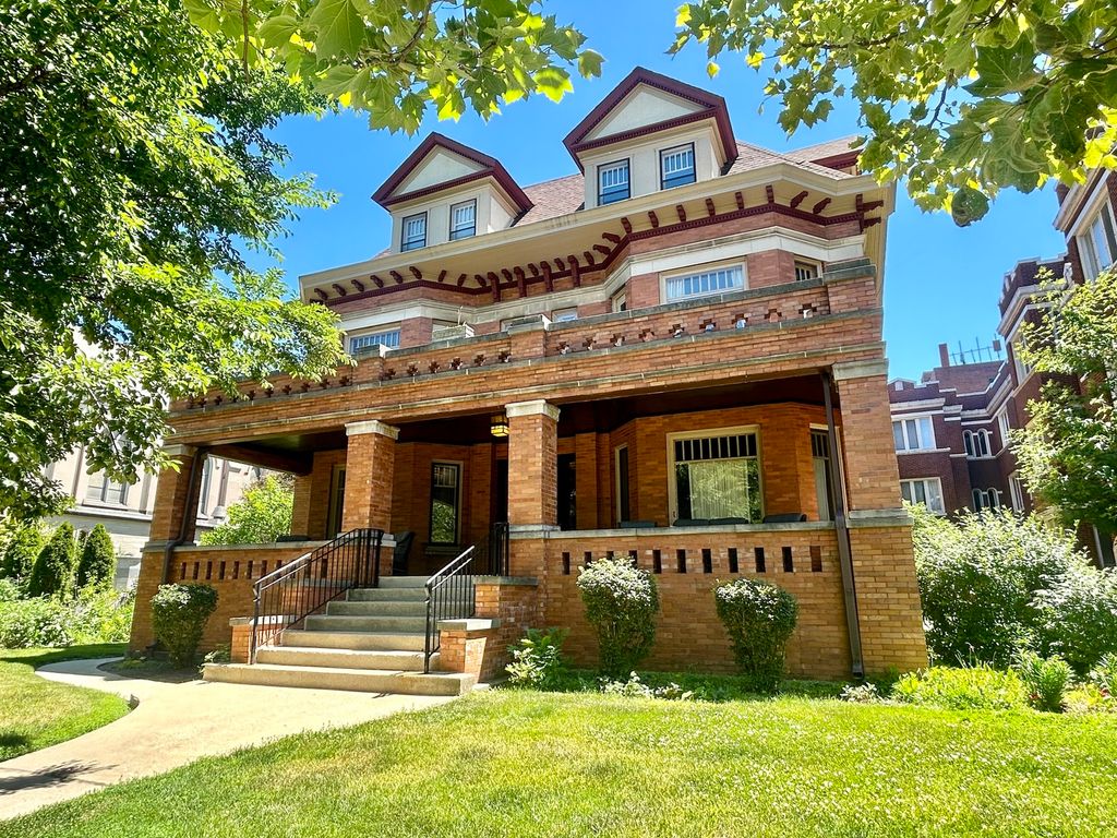 711 Washington Boulevard 2E, Oak Park, IL 60302