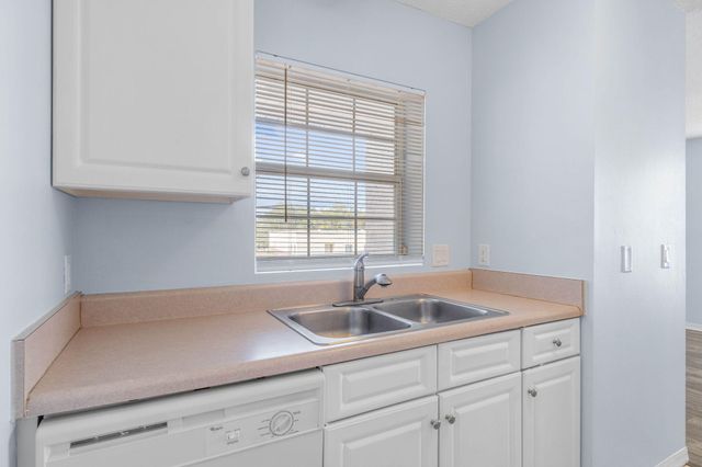 4274 Calinda Lane UNIT 221, Niceville, FL 32578