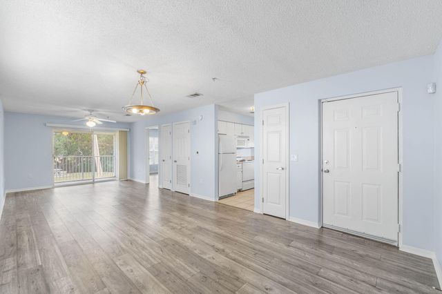 4274 Calinda Lane UNIT 221, Niceville, FL 32578